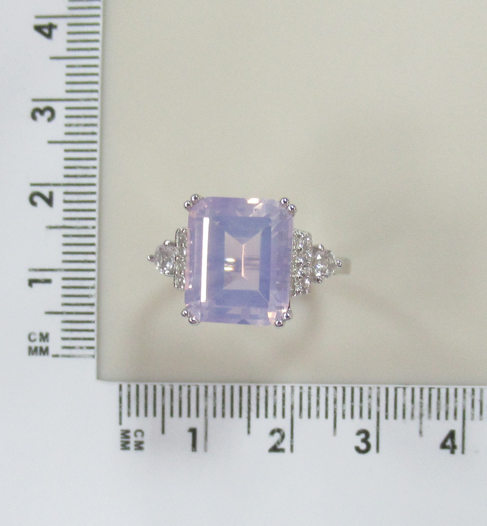 Серебряное кольцо с кварцем